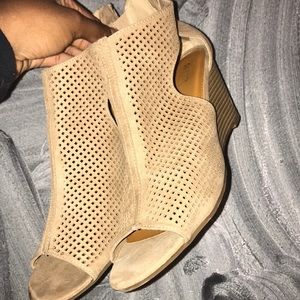 Ana chestnut wedges
